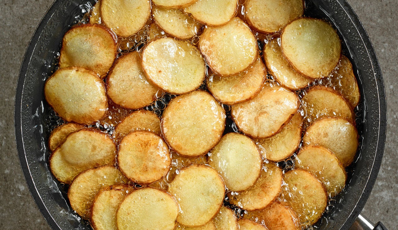 Freír patatas