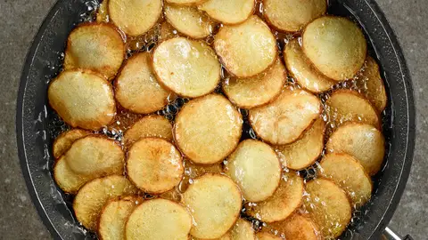 Freír patatas Freír patatas