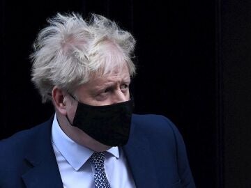 Boris Johnson pide perdón y admite que asistió a una fiesta durante el confinamiento