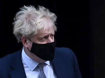 Boris Johnson pide perdón y admite que asistió a una fiesta durante el confinamiento