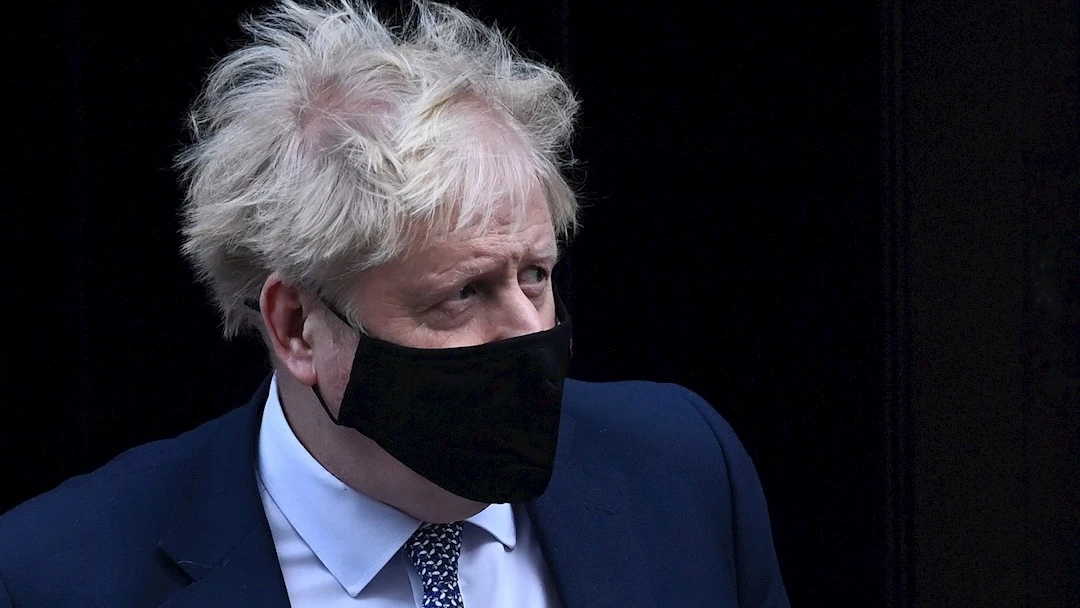 Boris Johnson pide perdón y admite que asistió a una fiesta durante el confinamiento Boris Johnson pide perdón y admite que asistió a una fiesta durante el confinamiento