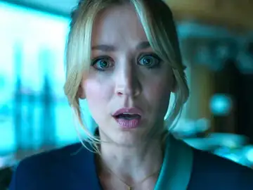 Kaley Cuoco como Cassie en 'The Flight Attendant' Kaley Cuoco como Cassie en 'The Flight Attendant'