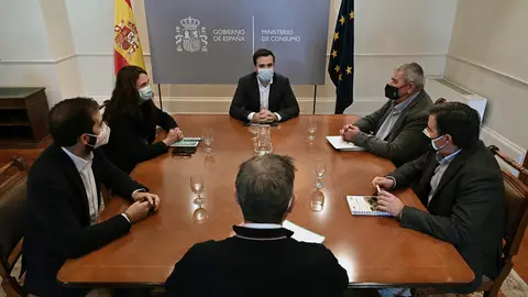 Alberto Garzón en la reunión con representantes de UPA Alberto Garzón en la reunión con representantes de UPA