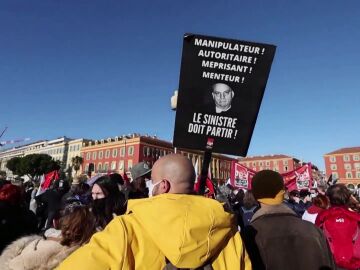 "Huelga masiva" de los profesores franceses para protestar contra la "laxitud" de las medidas anti-Covid