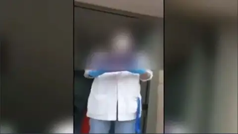 La enfermera que comunica los resultados de test de antígenos a voces en Murcia La enfermera que comunica los resultados de test de antígenos a voces en Murcia