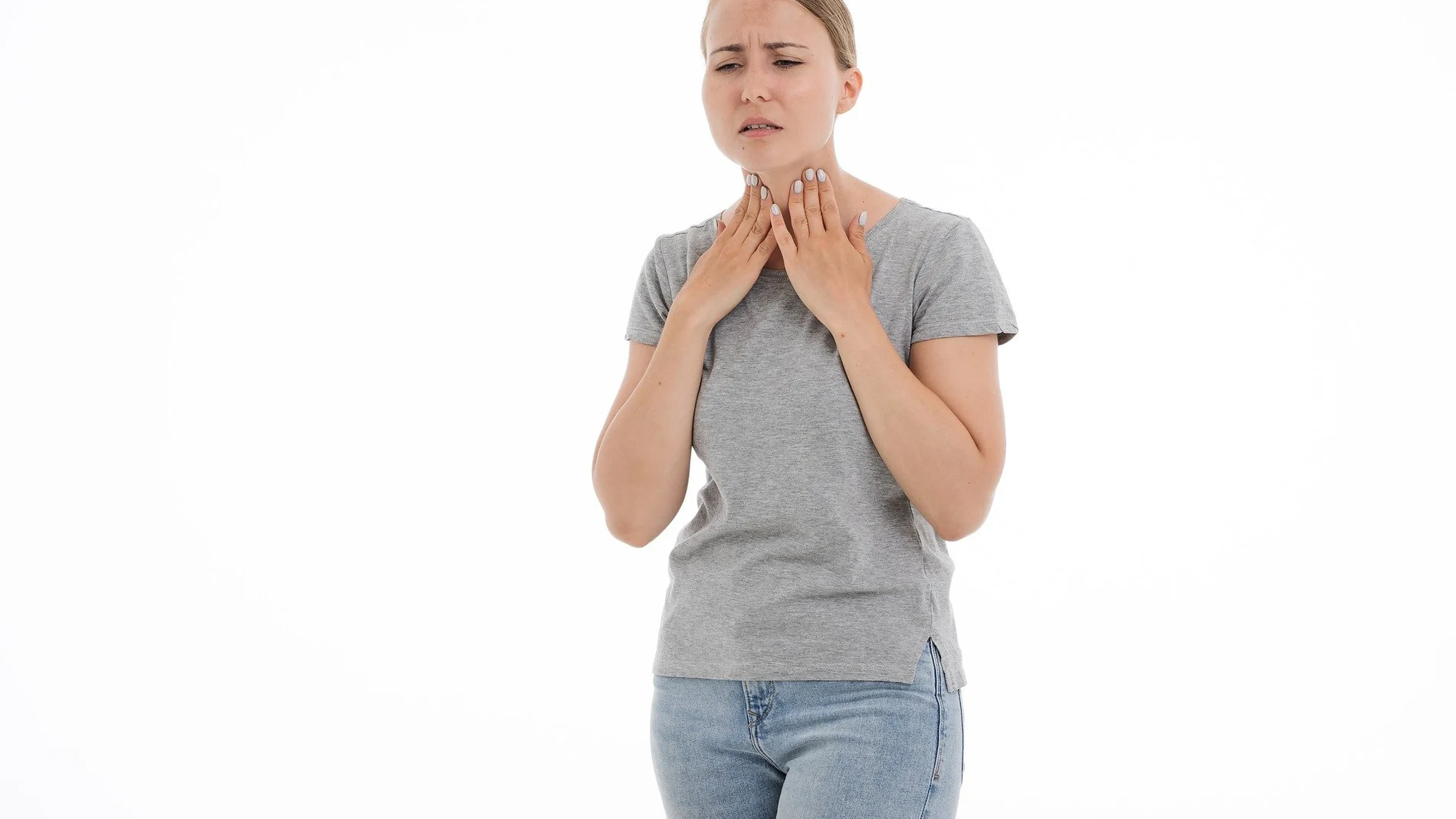 Uno de los síntomas de la mononucleosis es el dolor intenso de garganta.