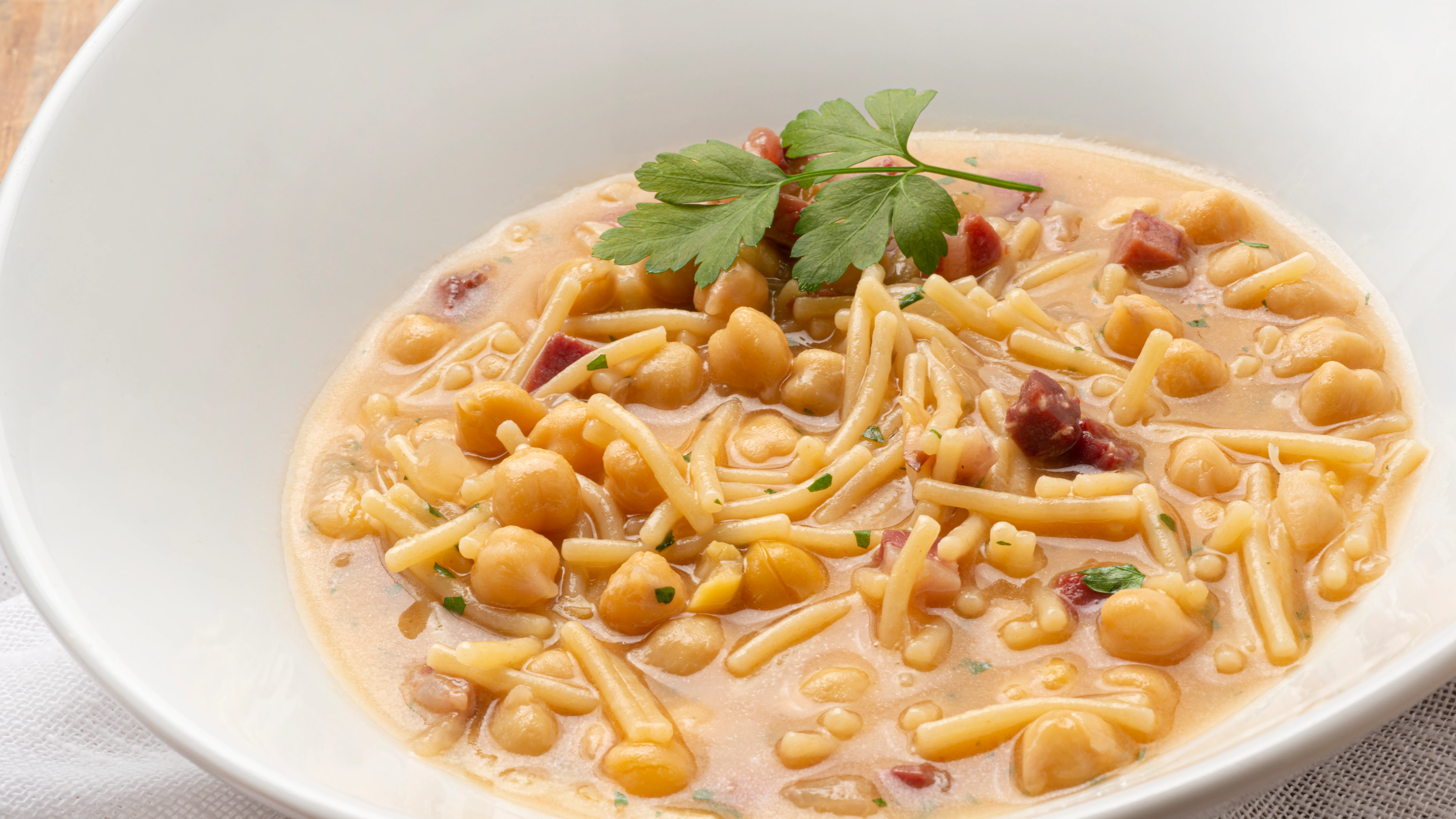 Un plato con historia: el guiso del maestro