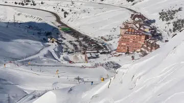 Muere un esquiador de 71 años al caer por un barranco en Huesca