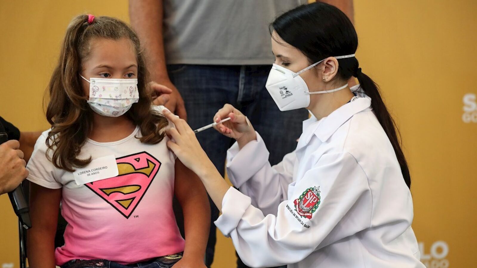 La vacunación infantil contra el coronavirus se estanca ante los mensajes del fin de la pandemia 