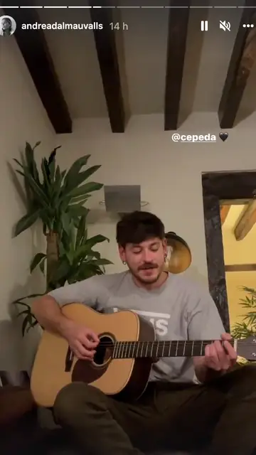 Cepeda cantando a Andrea Dalmau Andrea Dalmau