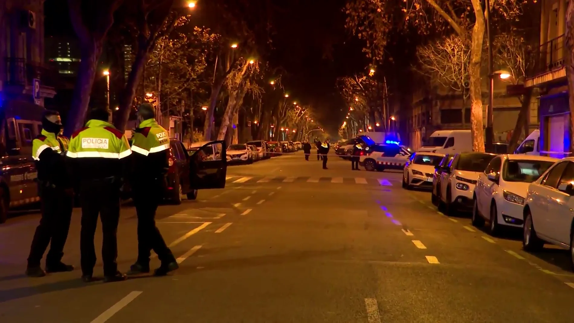 Atrincherado en un piso de Barcelona tras presuntamente atacar con arma de fuego a dos personas