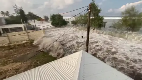 Un tsunami por un volcán submarino provoca evacuaciones masivas en Tonga Un tsunami por un volcán submarino provoca evacuaciones masivas en Tonga
