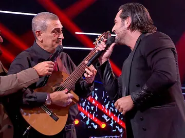 David Bustamante improvisa ‘La media vuelta’ con el dúo Aztlán en ‘La Voz Senior’ David Bustamante improvisa ‘La media vuelta’ con el dúo Aztlán en ‘La Voz Senior’