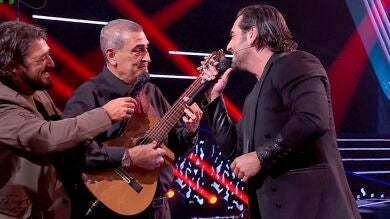David Bustamante improvisa ‘La media vuelta’ con el dúo Aztlán en ‘La Voz Senior’