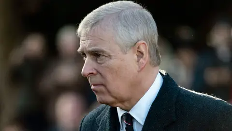 Los abogados del príncipe Andrés argumentan que una de las denunciantes puede tener "recuerdos falsos" Los abogados del príncipe Andrés argumentan que una de las denunciantes puede tener "recuerdos falsos"