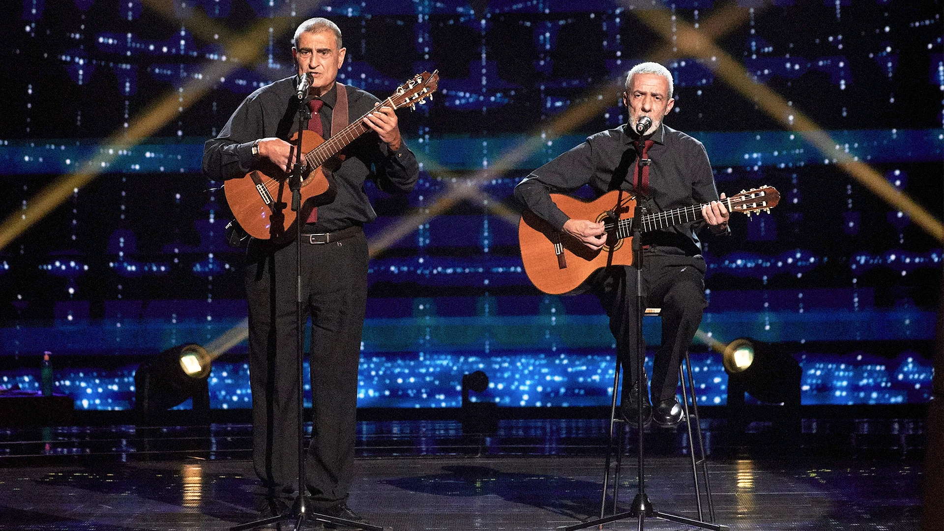 Aztlán canta ‘La media vuelta’ en las Audiciones a ciegas de ’La Voz Senior’ Aztlán canta ‘La media vuelta’ en las Audiciones a ciegas de ’La Voz Senior’