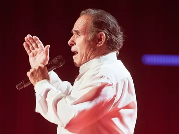 Carlitos de Bornos canta ‘La rosa llora su pena’ en las Audiciones a ciegas de ’La Voz Senior’ Carlitos de Bornos canta ‘La rosa llora su pena’ en las Audiciones a ciegas de ’La Voz Senior’