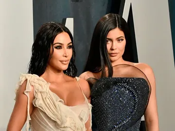 Kim Kardashian y Kylie Jenner Kim Kardashian y Kylie Jenner