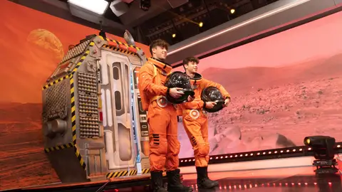 Pablo Alborán, un auténtico experto en 'Gemelos alunizantes', ¿se convertirán en su nuevo talismán? Pablo Alborán, un auténtico experto en 'Gemelos alunizantes', ¿se convertirán en su nuevo talismán?