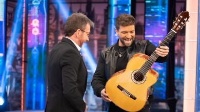 Pablo Alborán estrena la guitarra de su nueva gira en 'El Hormiguero 3.0': 