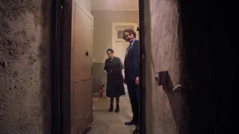 Safiye, a las puertas del lugar donde Naci está retenido, ¿descubrirá la verdad? Mejores momentos | Capítulo 53