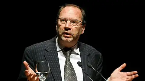 El virólogo Peter Piot El virólogo Peter Piot