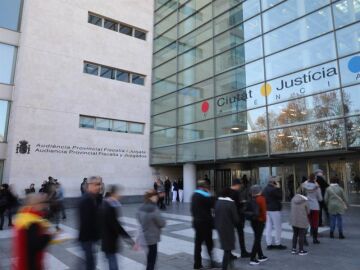Condenan a un laboratorio en Valencia a pagar 700.000 euros por no detectar una enfermedad grave en un bebé
