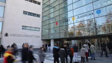 Condenan a un laboratorio en Valencia a pagar 700.000 euros por no detectar una enfermedad grave en un bebé Condenan a un laboratorio en Valencia a pagar 700.000 euros por no detectar una enfermedad grave en un bebé