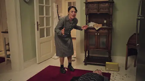 Safiye, aterrada al encontrarse a Hikmet inconsciente: “¡No puedo hacerlo!” Mejores momentos | Capítulo 53