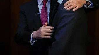 El abrazo de Antonio Garamendi y Pablo Casado El abrazo de Antonio Garamendi y Pablo Casado
