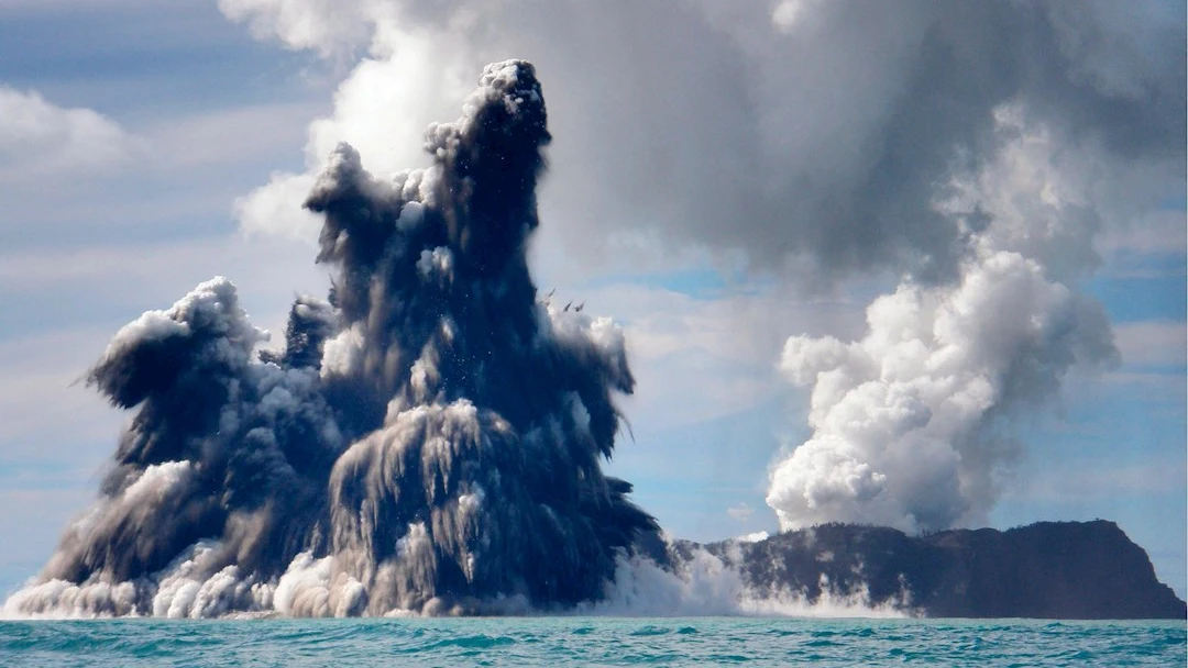Mueren dos personas a consecuencia del tsunami provocado por el volc&aacute;n de Tonga
