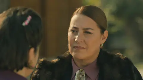 Behice amenaza a Hünkar: “Sé que guardas un secreto que podría destruir a tu familia” Behice amenaza a Hünkar: “Sé que guardas un secreto que podría destruir a tu familia”