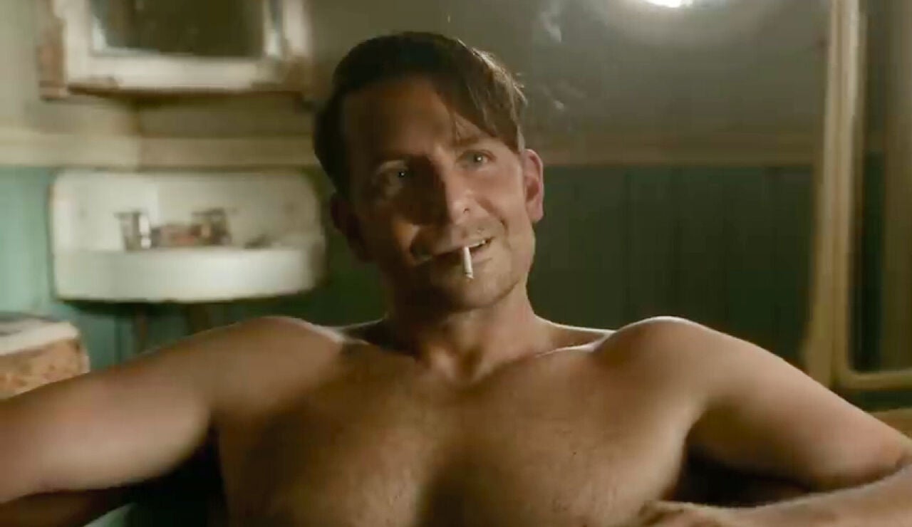Bradley Cooper desnudo en 'Nightmare Alley' ('El callejón de las almas perdidas')