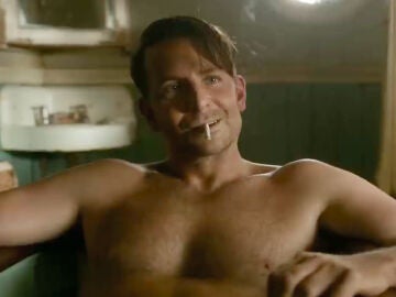 Bradley Cooper desnudo en 'Nightmare Alley' ('El callejón de las almas perdidas')
