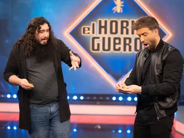 ¡Alucinante! Xulio Merino sorprende a Pablo Alborán con su magia de esponjas ¡Alucinante! Xulio Merino sorprende a Pablo Alborán con su magia de esponjas