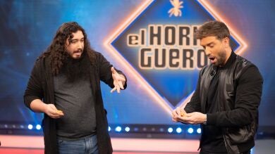 ¡Alucinante! Xulio Merino sorprende a Pablo Alborán con su magia de esponjas