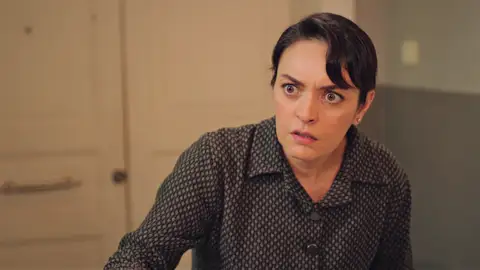 Anil sorprende a Safiye para entregarle la carta de Naci: “Esto es para ti” Mejores momentos | Capítulo 54