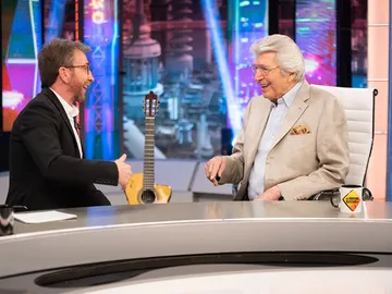 Manuel Alejandro desvela las dos canciones más rentables de la historia... ¡y no son suyas! Manuel Alejandro desvela las dos canciones más rentables de la historia... ¡y no son suyas!