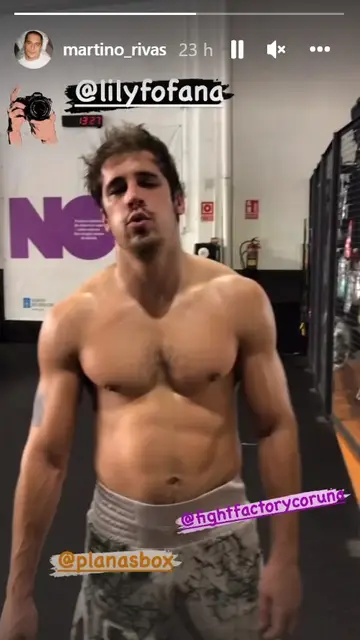 Martiño Rivas posa para su novia en esta foto presumiendo de abdominales Martiño Rivas posa para su novia en esta foto presumiendo de abdominales