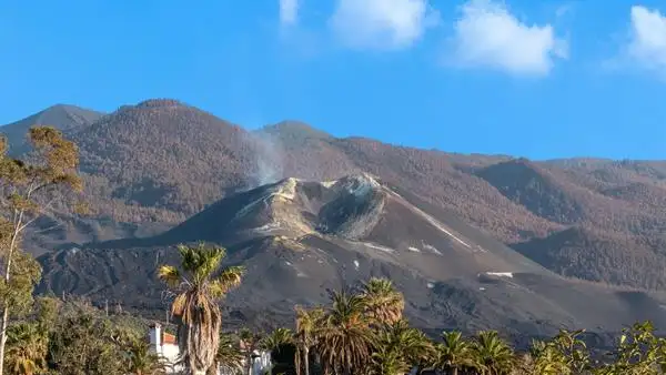 Imagen del cono del volc&aacute;n de La Palma
