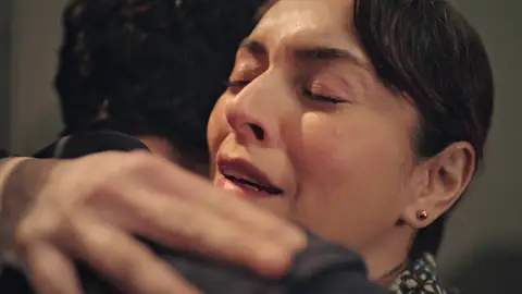 Emoción a flor de piel: Safiye se reencuentra con Naci con un tierno abrazo Mejores momentos | Capítulo 54