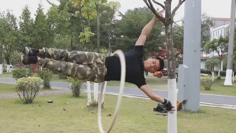 El increíble récord Guinness de Zhen Daxuan con dominadas en horizontal El increíble récord Guinness de Zhen Daxuan con dominadas en horizontal