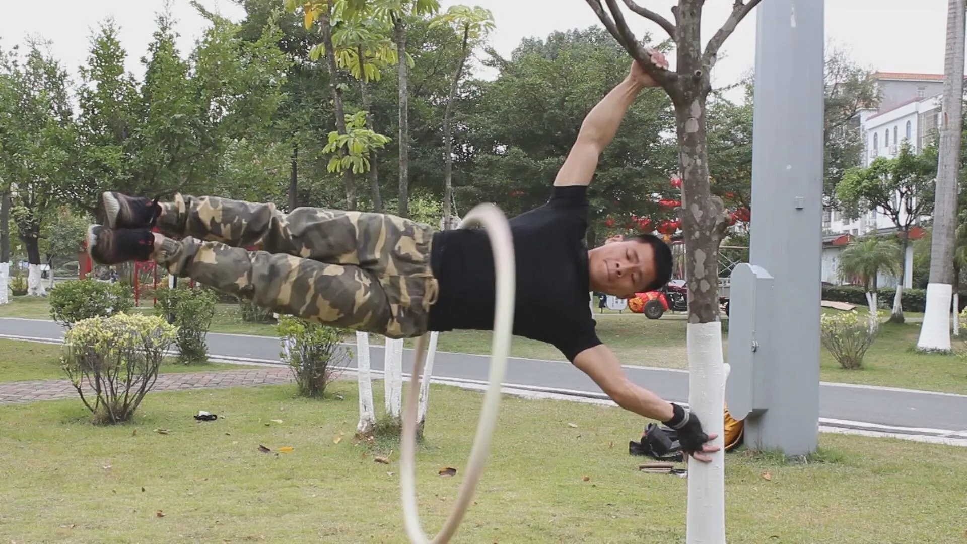 El incre&iacute;ble r&eacute;cord Guinness de Zhen Daxuan con dominadas en horizontal