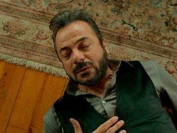 Fekeli sufre un infarto tras descubrir que Adnan es hijo de Yilmaz