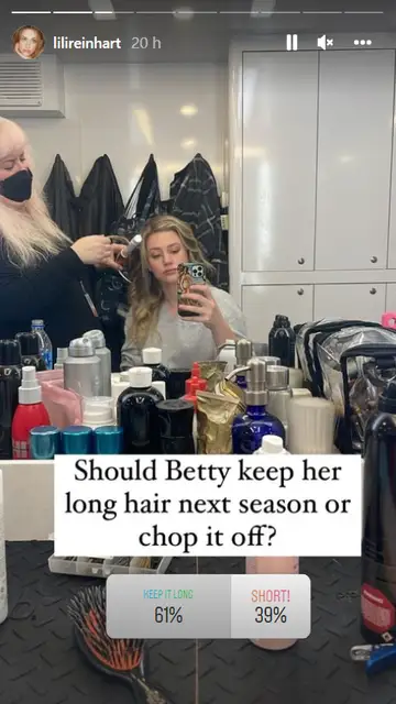 La encuesta de Lili Reinhart La encuesta de Lili Reinhart