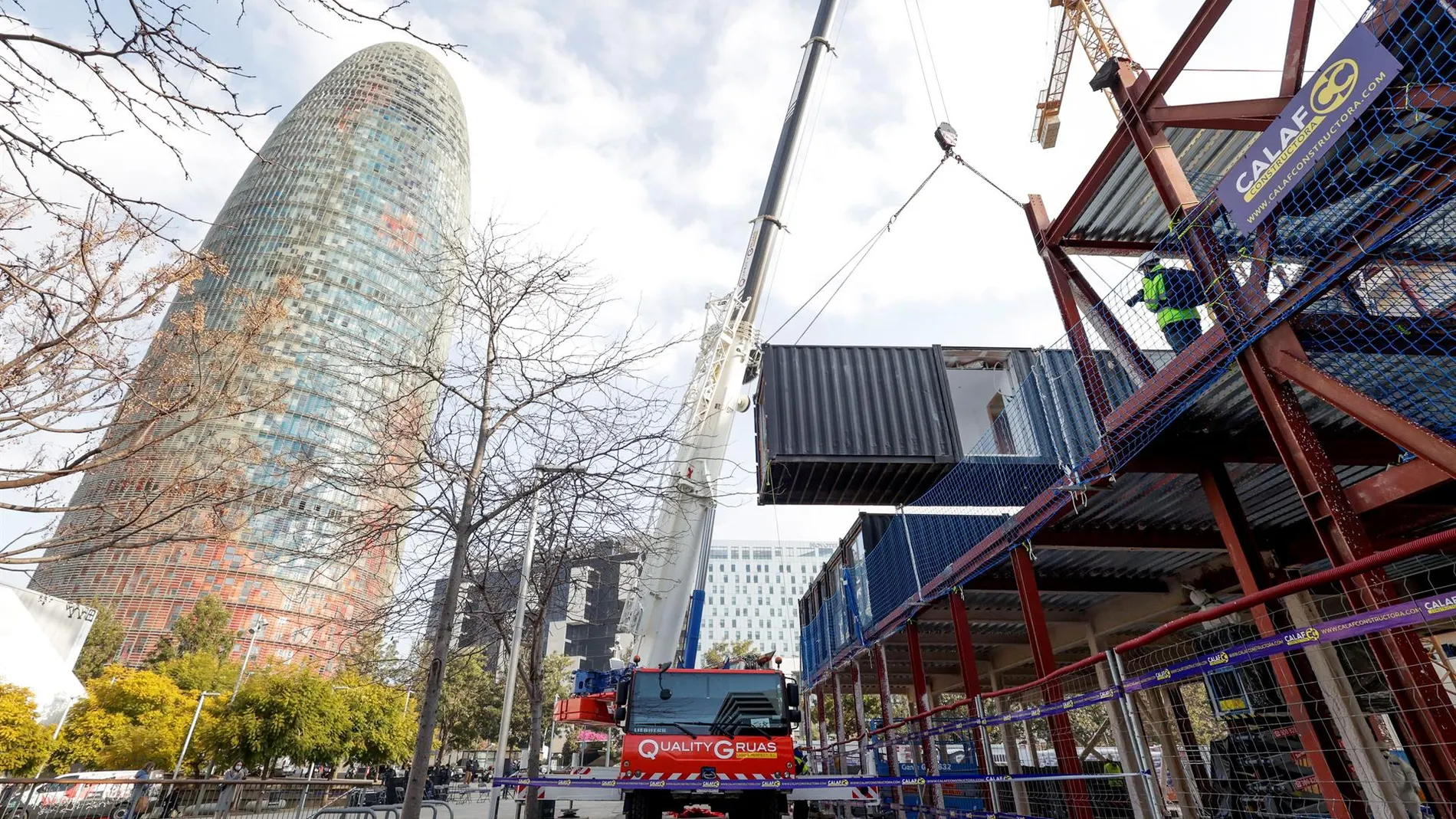 Los nuevos pisos sociales construidos en Barcelona con contenedores marítimos