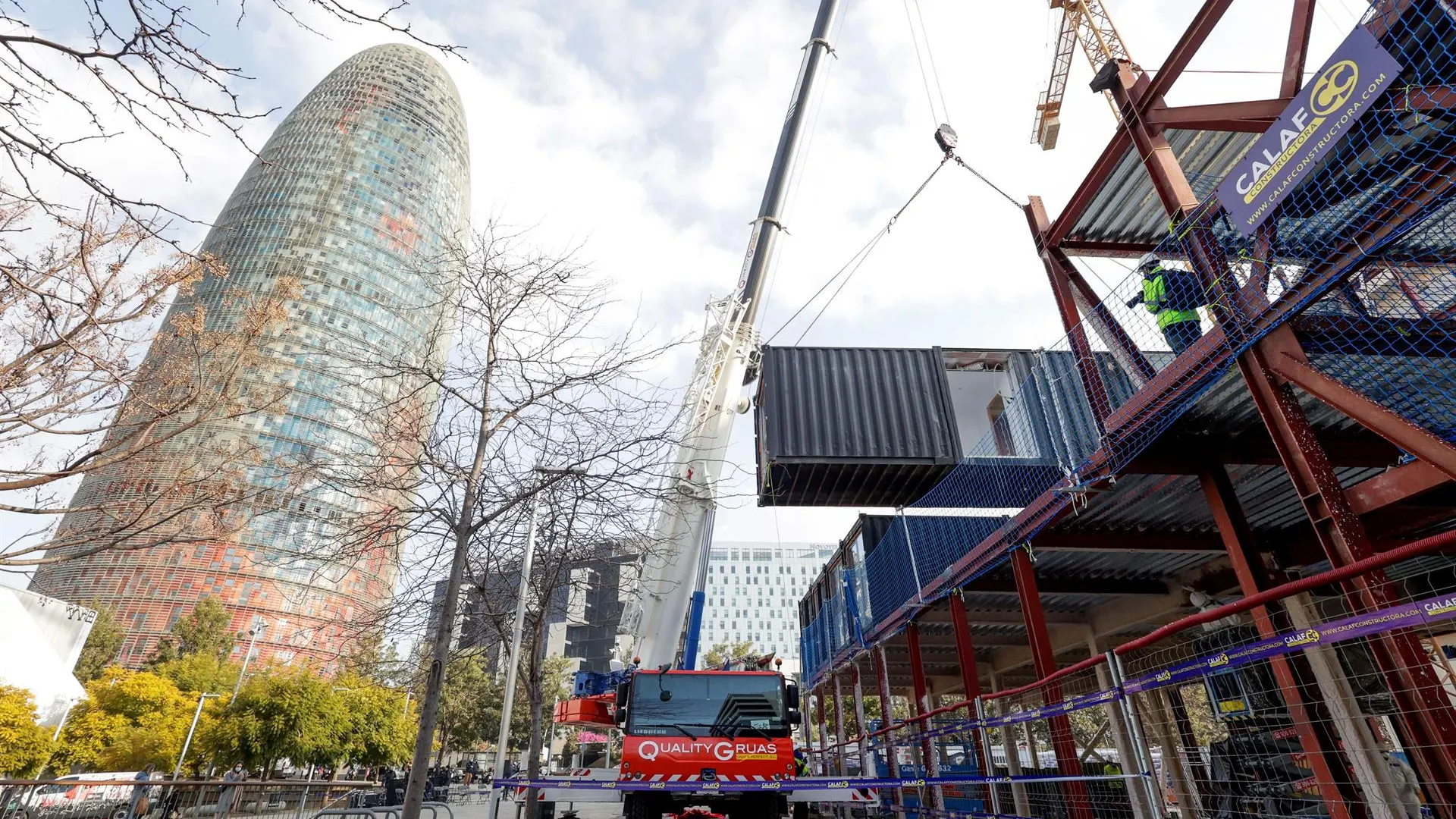 Los nuevos pisos sociales construidos en Barcelona con contenedores marítimos Los nuevos pisos sociales construidos en Barcelona con contenedores marítimos