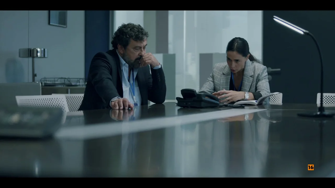 Cuatro capítulos para descubrir la verdad en ‘Mentiras’: "No podemos archivar el caso porque aparezca un imbécil a contarnos cuatro tonterías" Cuatro capítulos para descubrir la verdad en ‘Mentiras’: "No podemos archivar el caso porque aparezca un imbécil a contarnos cuatro tonterías"