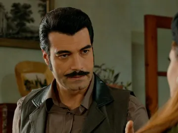 Demir empieza a desconfiar de Züleyha Demir empieza a desconfiar de Züleyha