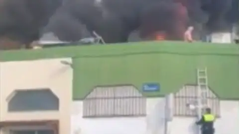 Bomberos de Málaga rescatan a un hombre Bomberos de Málaga rescatan a un hombre